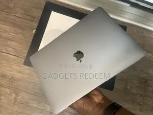 Laptop Apple MacBook Pro 2022 M2 8GB Apple M2 SSD 256GB