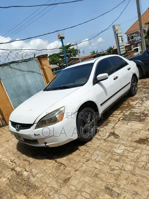 Photo - Honda Accord 2005 White