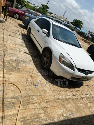 Photo - Honda Accord 2005 White