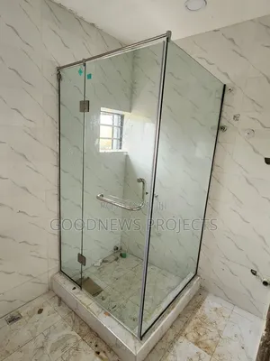 Plain Hinged Glass Cubicle