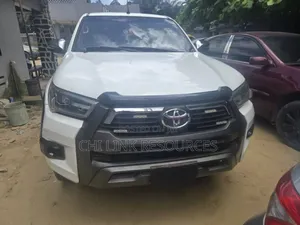 Toyota Hilux 2023 White
