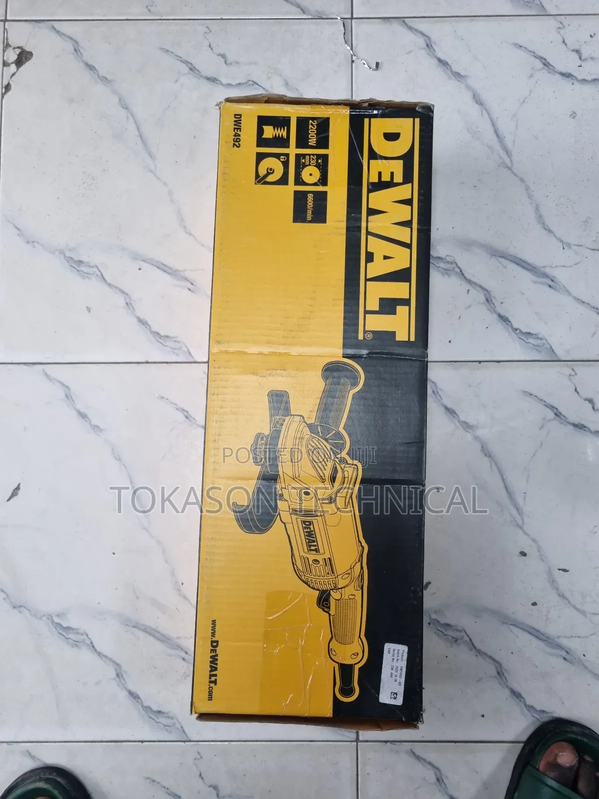 Dewalt Dwe492 2200w 230mm Heavy