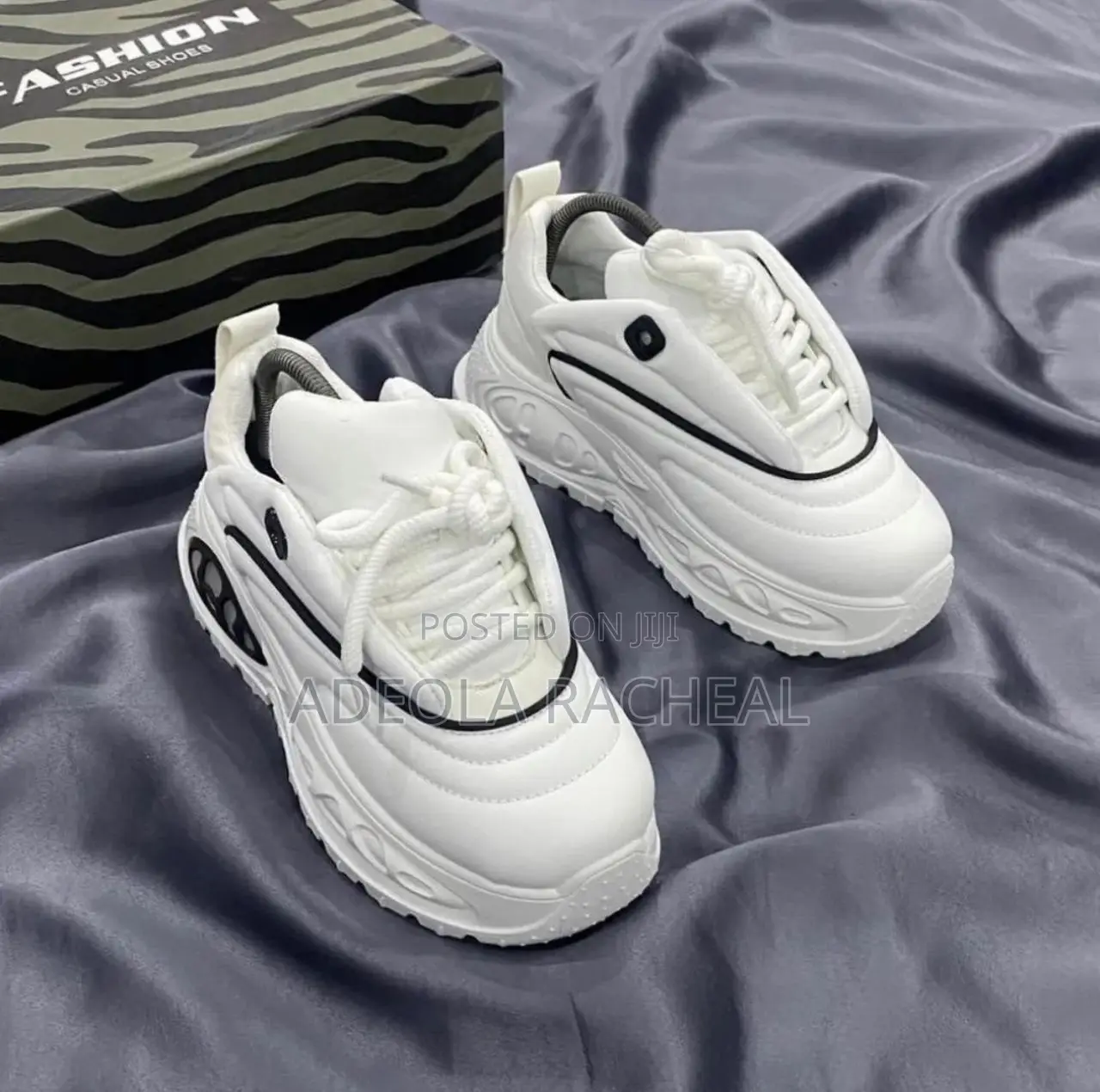 Unixex Snickers and Shoe
