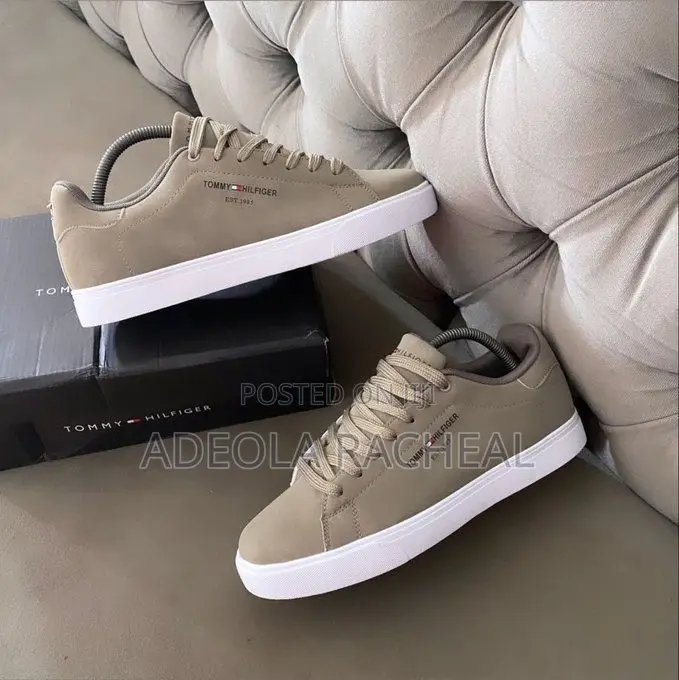 Unixex Snickers and Shoe