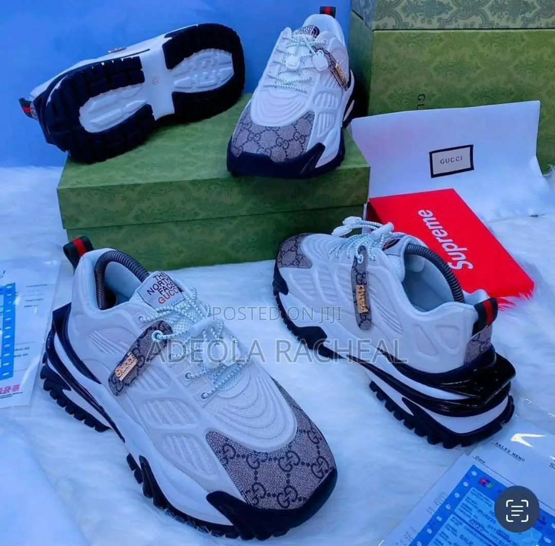 Unixex Snickers and Shoe