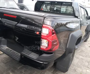 New Toyota Hilux 2025 Black