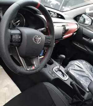 New Toyota Hilux 2025 Black