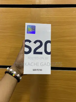 New Samsung Galaxy S20 FE 5G SD865 128 GB Black