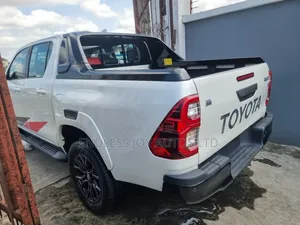 New Toyota Hilux 2022 White