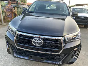 Photo - Toyota Hilux 2019 Black