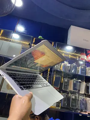 Laptop Apple MacBook Air 2017 8GB Intel Core I7 SSD 256GB