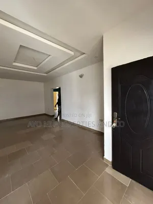 Furnished 3bdrm Block of Flats in Sterling Heights for sale