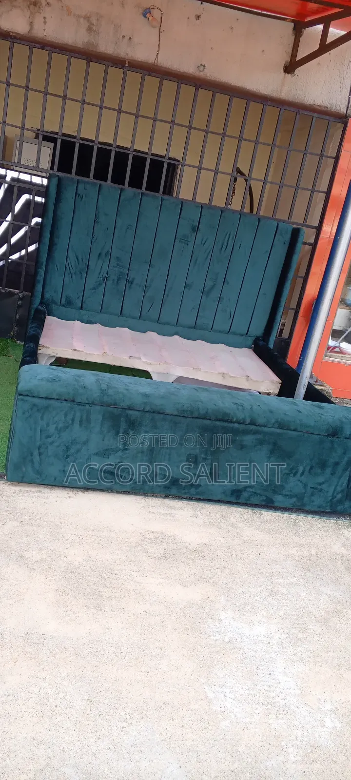 6 by 6 Executive Bed Frame With Footseat/Storage Box