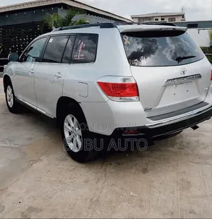 Toyota Highlander SE 3.5L 4WD 2013 Silver