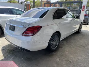 Mercedes-Benz C300 Luxury 4dr AWD 4Matic Sedan (2.0L 4cyl 7A) 2015
