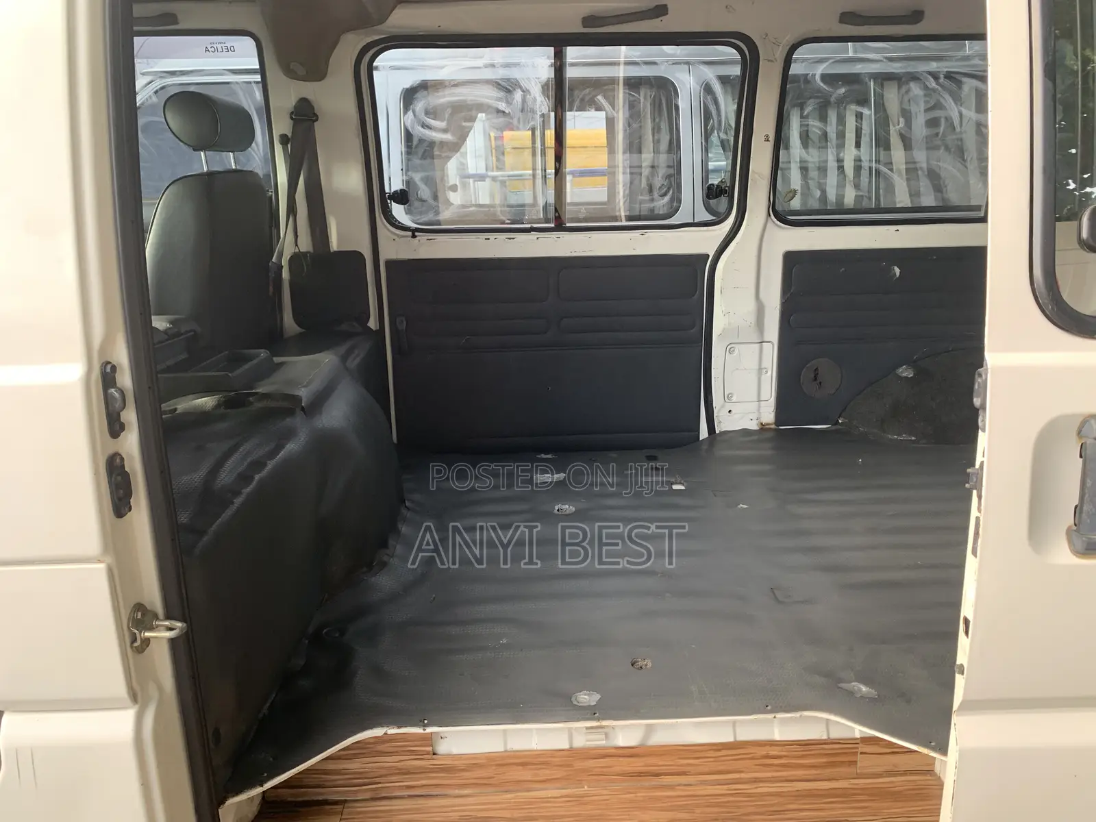Mitsubishi Delica 2005 White