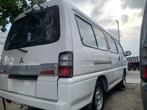 Mitsubishi Delica 2005 White