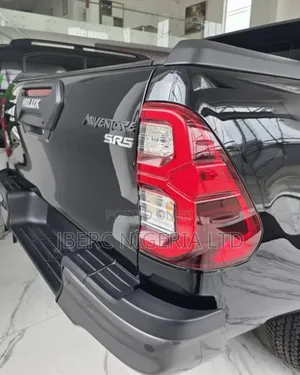 New Toyota Hilux 2025 Black