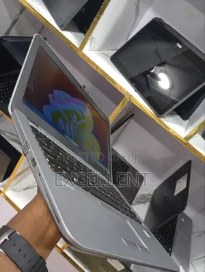 Laptop HP EliteBook 820 G3 8GB Intel Core I5 SSD 256GB