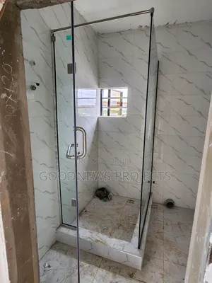 Shower Glass Cubicle (Silver Accessories