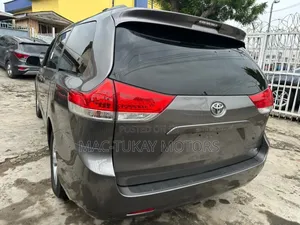 Toyota Sienna LE 8 Passenger 2011 Gray