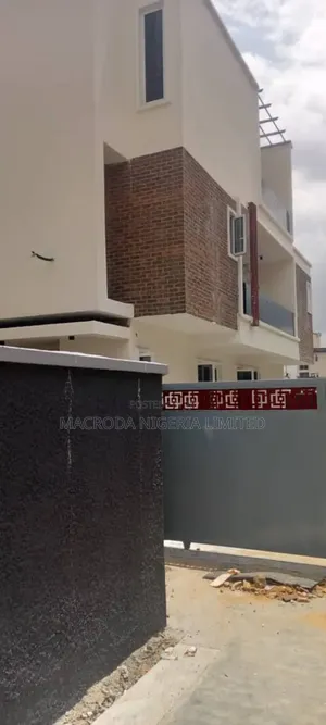 5bdrm House in Ikeja for rent
