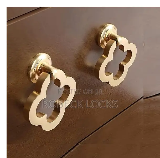 Elegant Gold Clover Drop Pulls