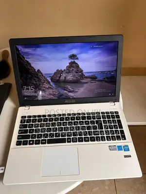 Laptop Asus 4GB Intel SSD 500GB