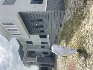 8bdrm Duplex in Life Camp,Fct Abuja for sale