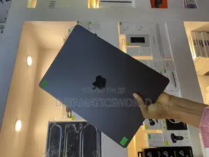 Laptop Apple MacBook Pro 2023 M3 14-Inch 18GB Apple M3 Pro SSD 512GB