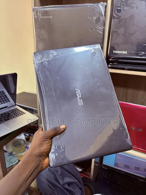 Laptop Asus X550LA 8GB Intel Core I7 HDD 320GB in Kaduna / Kaduna