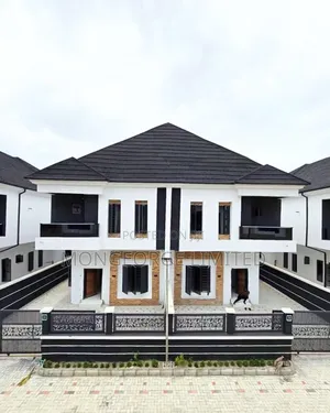4bdrm Duplex in Chevron for sale