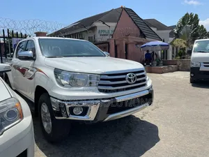 New Toyota Hilux 2025 White