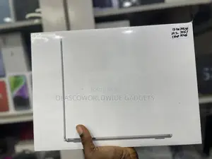 New Laptop Apple MacBook Air 2022 M2 16GB Apple M2 SSD 256GB