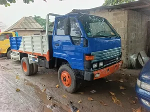 Few Month Used Toyota Dyna 200 2rz