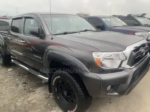 Toyota Tacoma 4dr Access Cab 4WD 6.1 ft. SB (2.7L 4cyl 5M) 2015 Gray