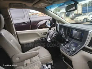 Toyota Sienna XLE 7-Passenger 4dr Minivan AWD (3.5L 6cyl 6A) 2015 Red