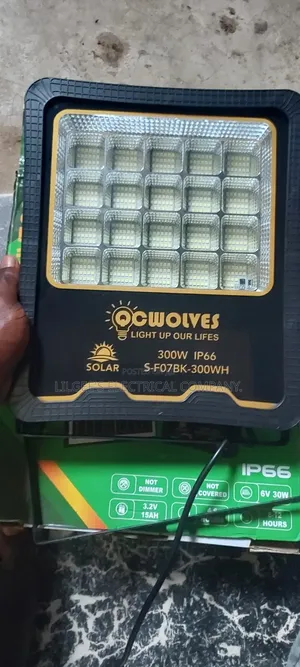 Qc Wolves 300 Watts Solar Flood Light