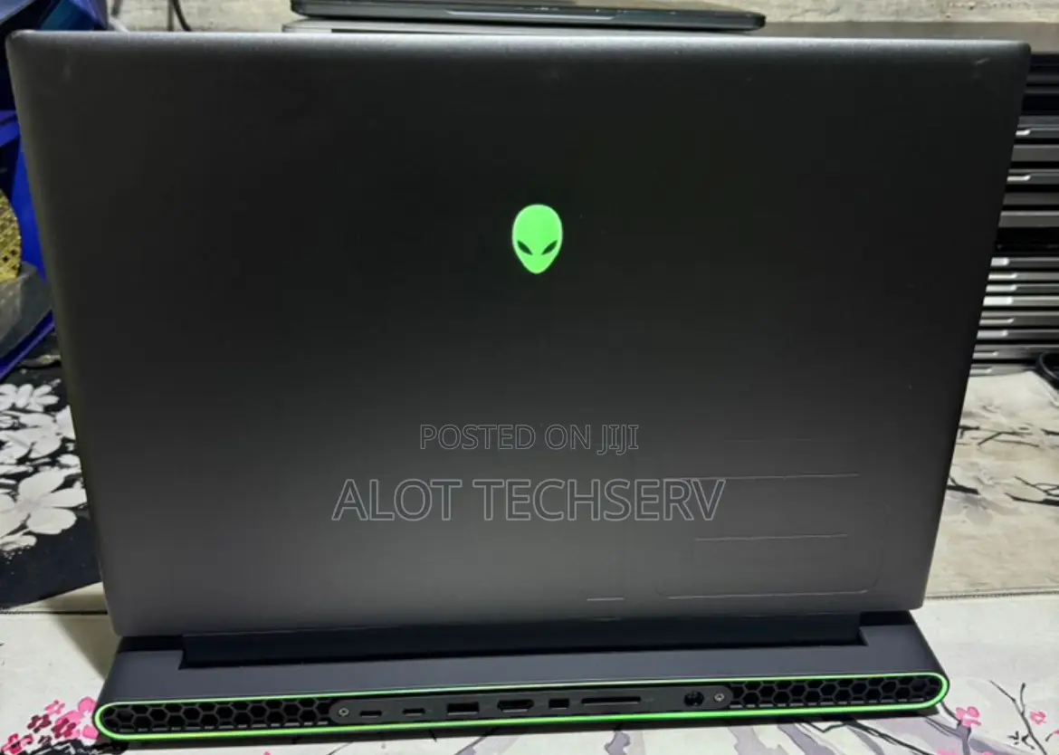Laptop Dell Alienware M16 R1 32GB AMD Ryzen 9 SSD 2T