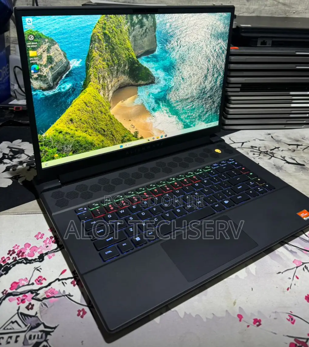 Laptop Dell Alienware M16 R1 32GB AMD Ryzen 9 SSD 2T