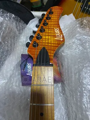 Luxars S-G37 Electric Guitar.