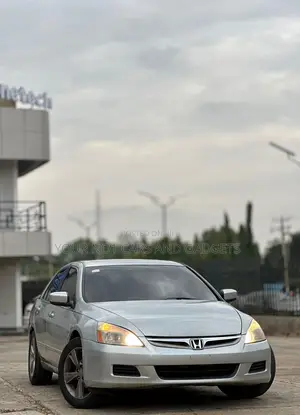 Photo - Honda Accord 2006 Silver