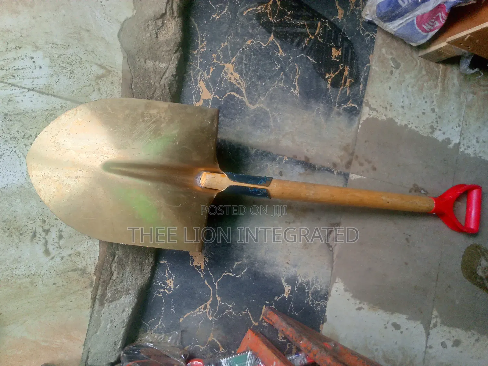 245mm v-Shaped Brass Shovel