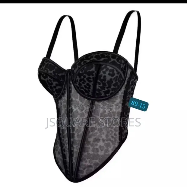 Schermata principale del sito LuxuryBet Casino che mostra slot e live game