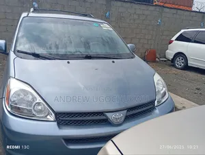 Toyota Sienna 2005 Blue