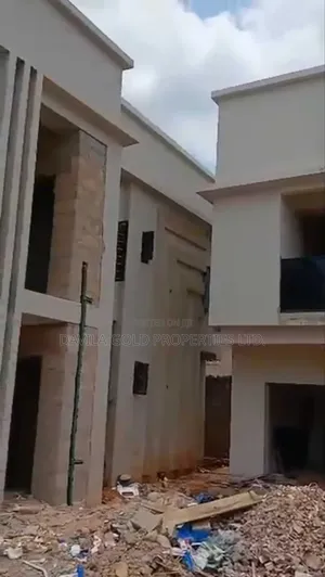 15bdrm Block of Flats in Benin City for sale