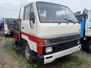 Photo - Toyota Dyna 100