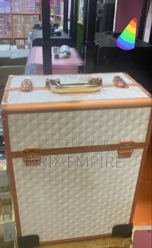Big Make Up Box With Hand Pulling