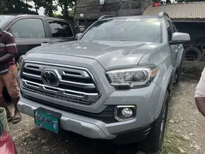 Toyota Tacoma Limited 2018 Silver
