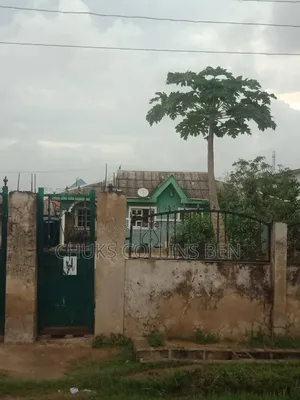 Photo - 3 Bedrooms Flat on a Full Plot of Land